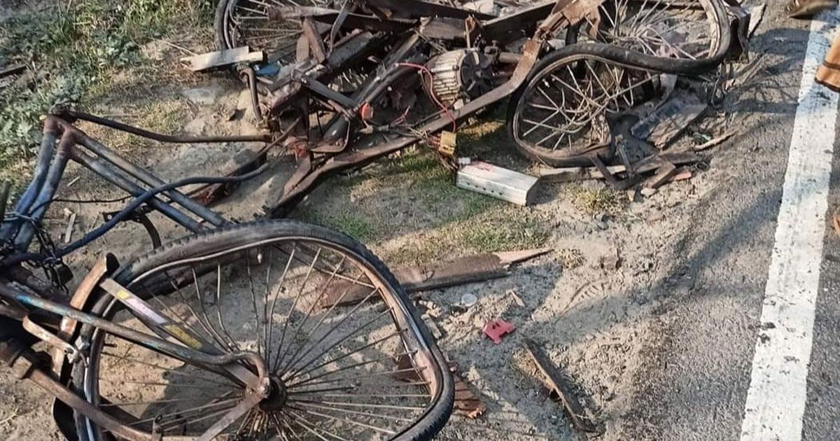 বাগেরহাটে-ট্রাকচাপায়-তিন-ভ্যানযাত্রী-নিহত