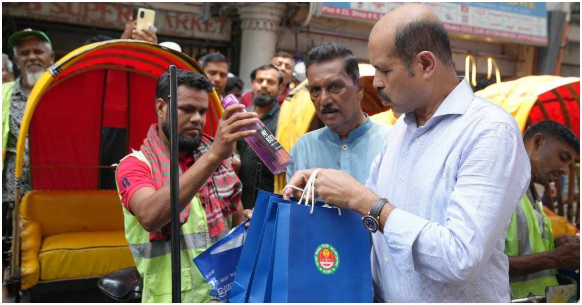 বিনা-মূল্যে-ছাতা-স্যালাইন-পাবেন-ডিএনসিসি-এলাকার-৩৫-হাজার-রিকশাচালক