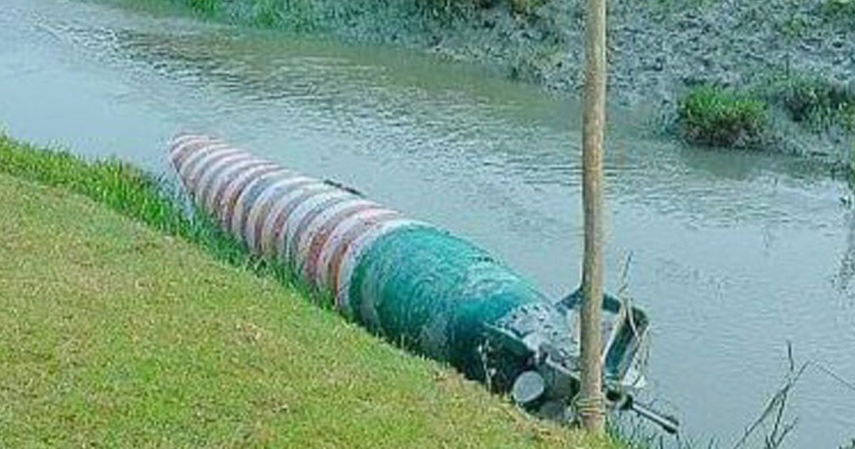 পটুয়াখালী‌র-খা‌লে-যুদ্ধজাহাজের-ট‌র্পেডো-উদ্ধারে-আসছে-নৌবাহিনী