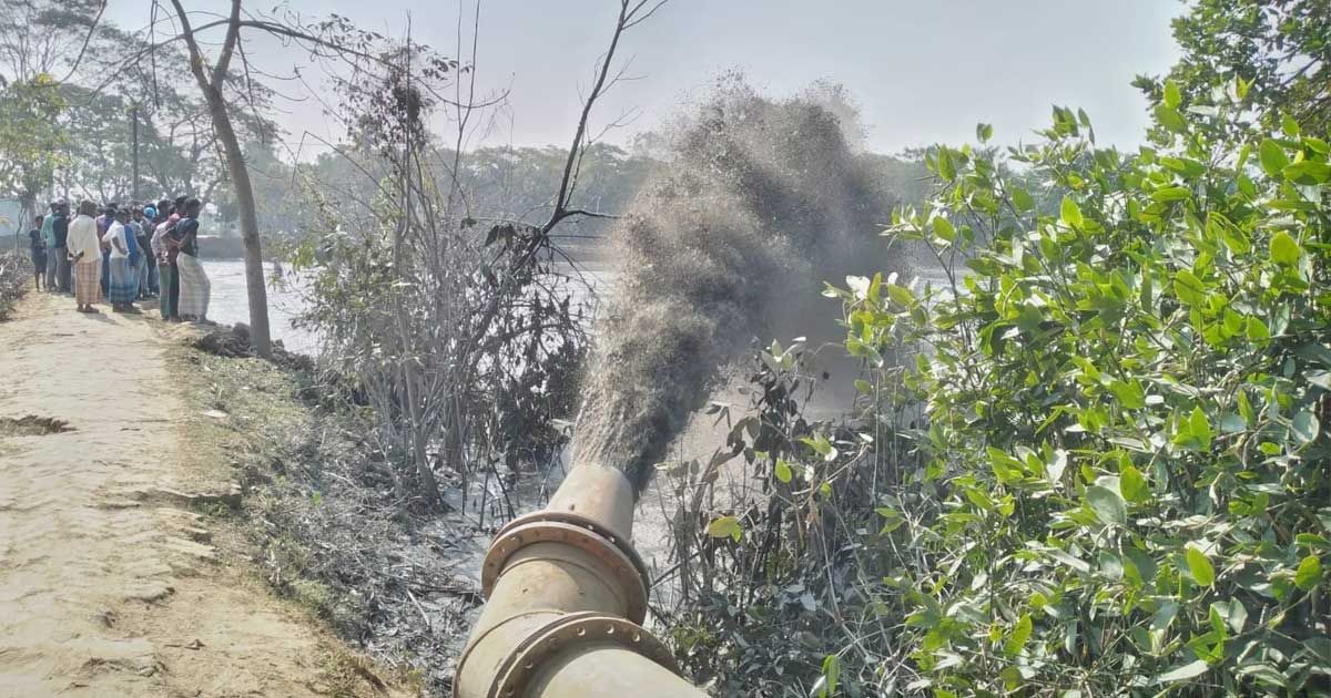 সুরমা খনন শেষ হয়নি ১৬ মাসেও, ফের বন্যার শঙ্কা