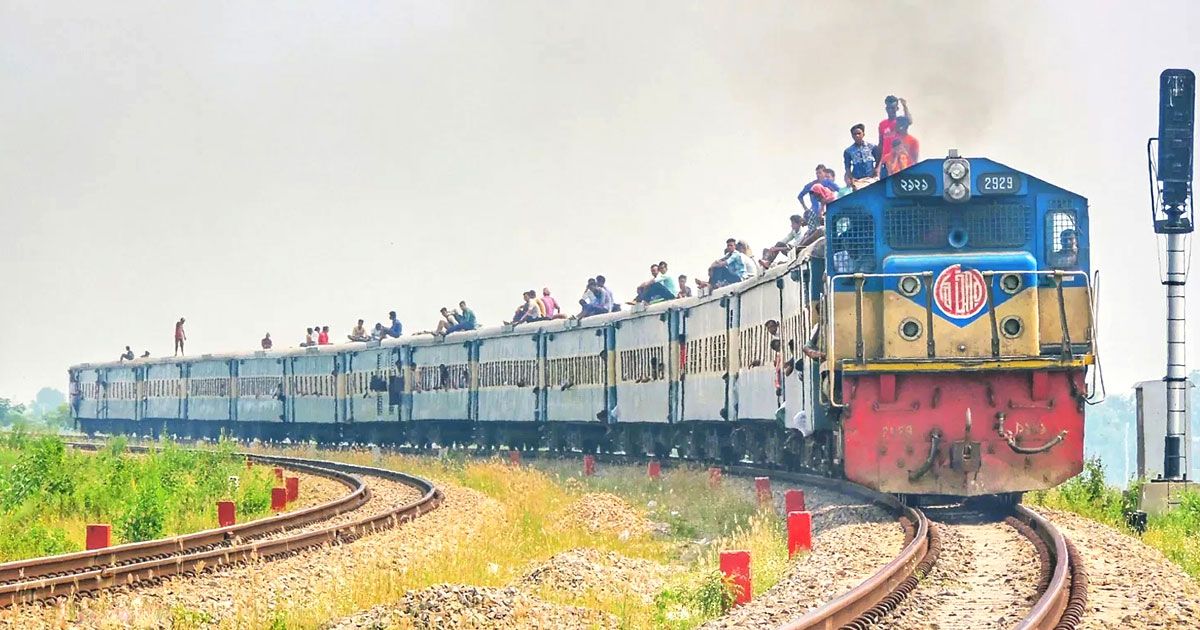 ট্রেনের ভাড়া বৃদ্ধির সিদ্ধান্তে উদ্বেগ প্রতিবাদ