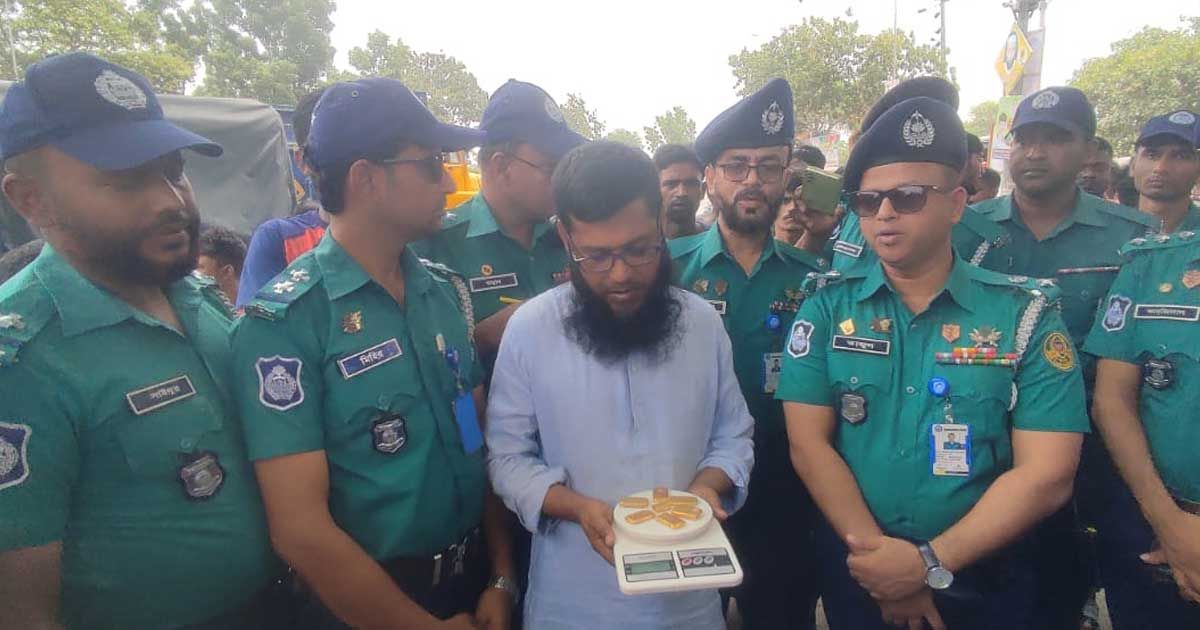 জুতায় ছিল প্রায় ৭০ লাখ টাকার স্বর্ণ