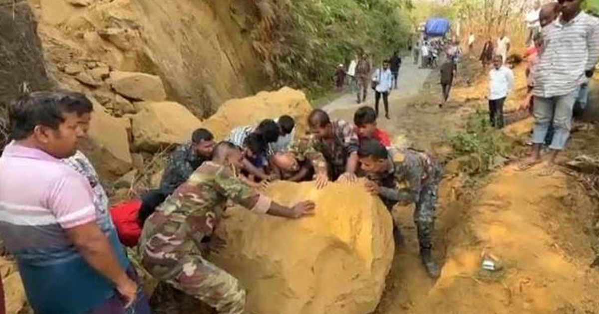রাঙ্গামাটিতে পাহাড় ধস, বাঘাইছড়ির সঙ্গে বন্ধ সড়ক যোগাযোগ