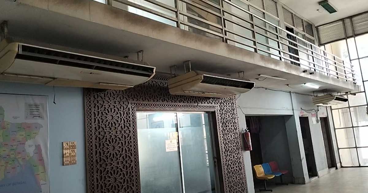 নষ্ট-এসি-ভোগাচ্ছে-বেনাপোল-ইমিগ্রেশনে-