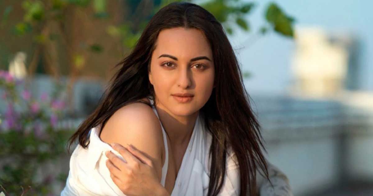 রাজনীতি নিয়ে কী ভাবছেন সোনাক্ষী