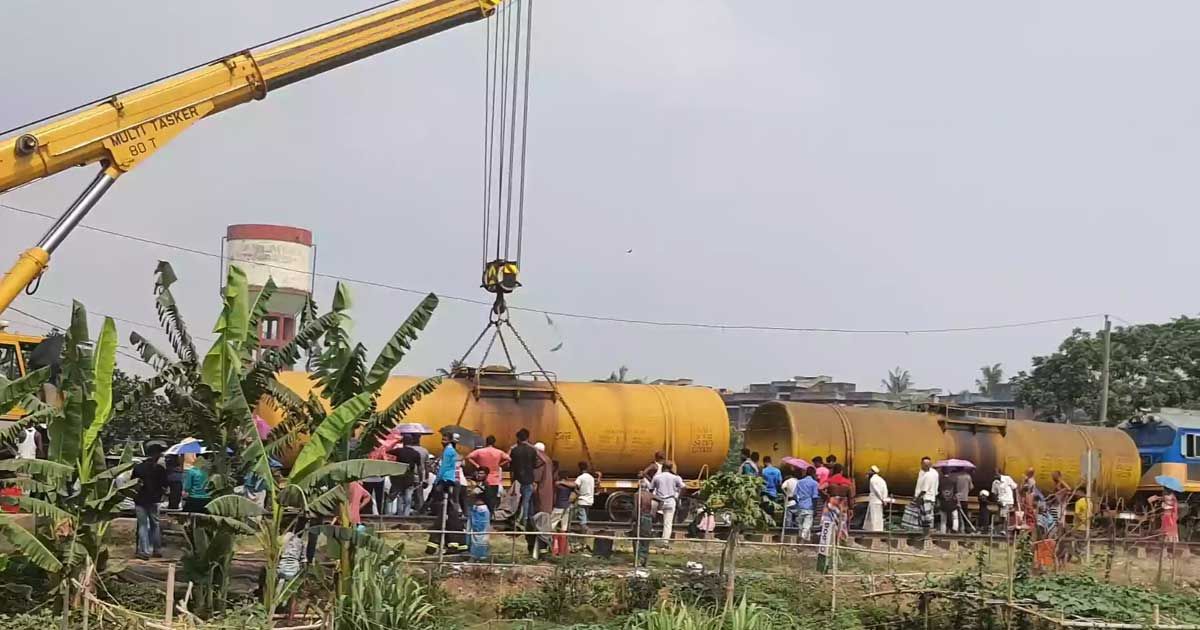 জয়দেবপুরে-পড়ে-যাওয়া-সব-বগি-ওঠেনি-২২-ঘণ্টায়ও