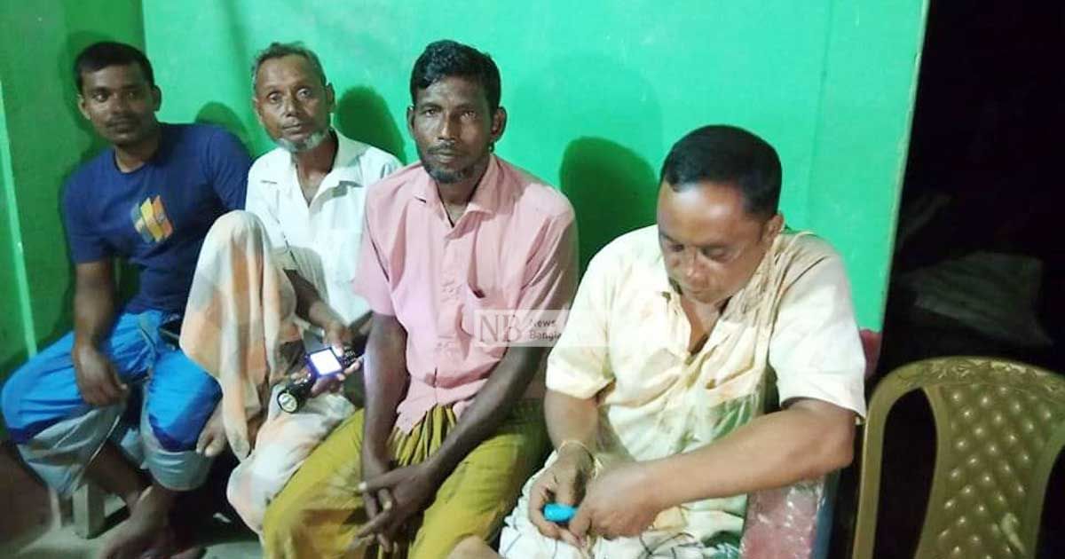 ভোটের-আগের-রাতে-টাকা-বিতরণকালে-প্রিসাইডিং-অফিসার-আটক
