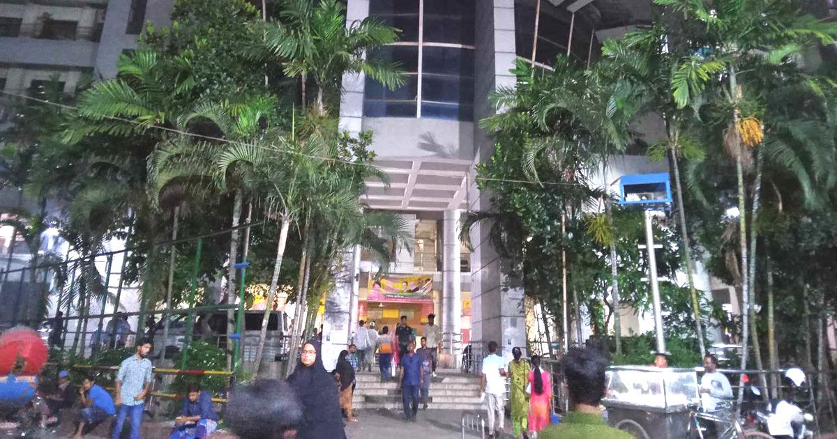 ‘চাইনিজ’ খেয়ে আট কলেজছাত্রী হাসপাতালে