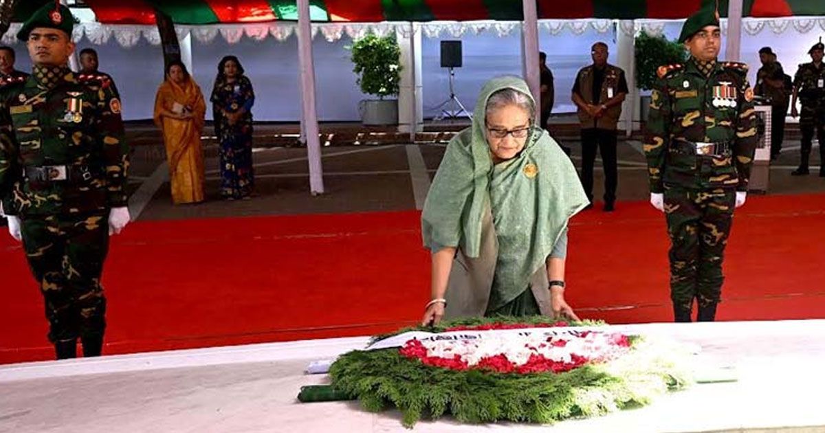 টুঙ্গিপাড়ায়-বঙ্গবন্ধুর-প্রতি-প্রধানমন্ত্রীর-শ্রদ্ধা