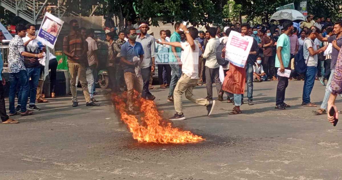 ৩৫-প্রত্যাশীদের-শাহবাগ-মোড়-অবরোধ-১০-জন-আটক
