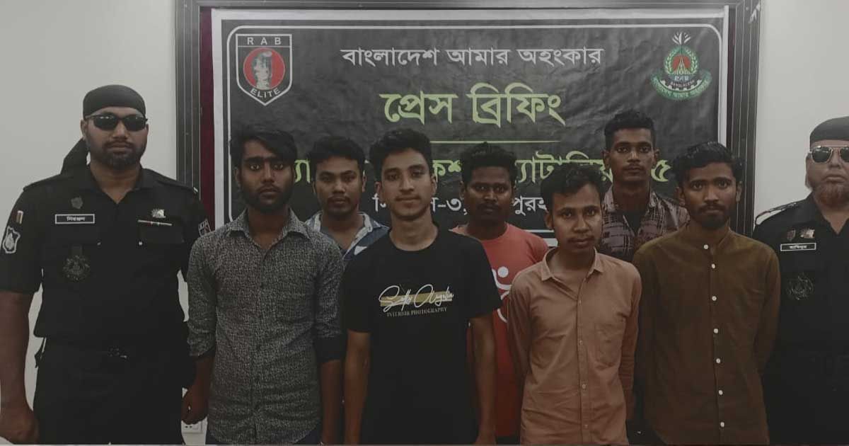 স্কুল-পডুয়াদের-কাছে-পর্নো-ভিডিও-বিক্রি-আটক-৭