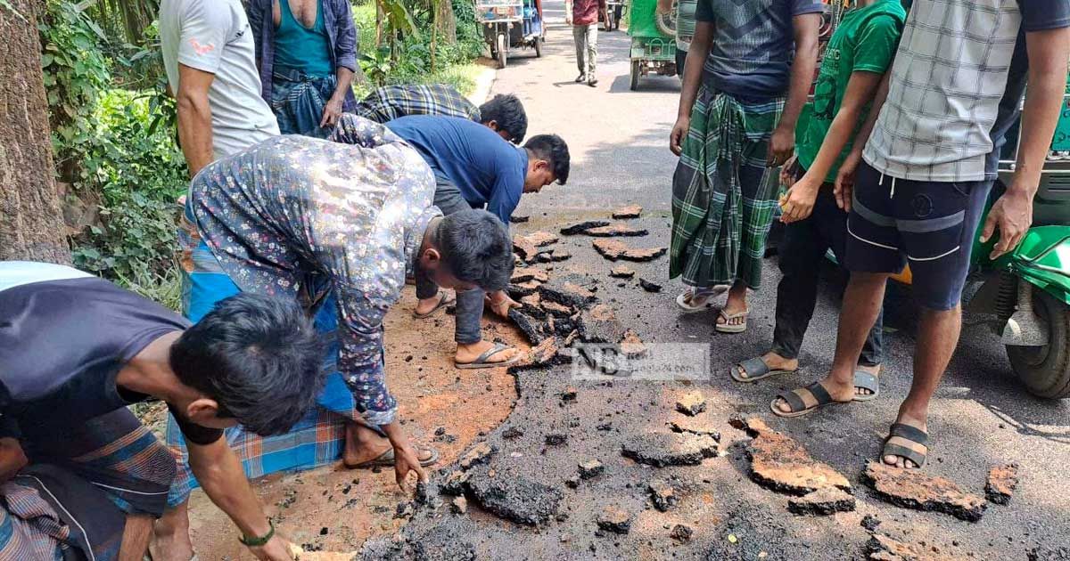 হাত-দিয়েই-তোলা-যাচ্ছে-সড়কের-কার্পেটিং