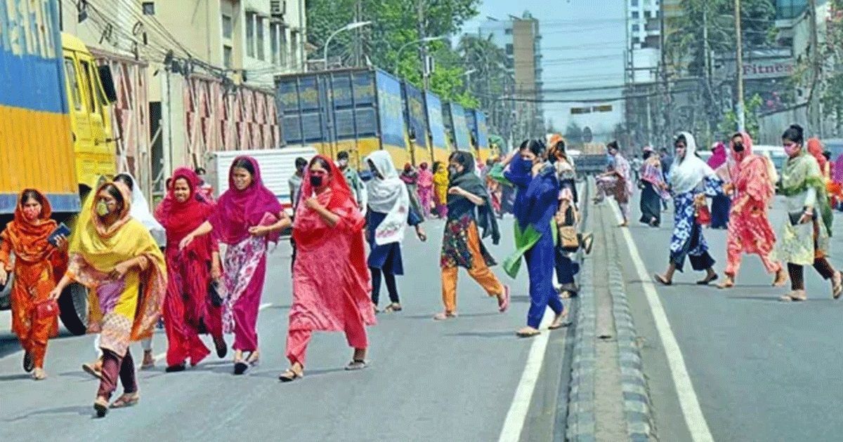 কর্মক্ষেত্রে যাতায়াতের পথে দুর্ঘটনার ক্ষতিপূরণ পাবে পোশাকশ্রমিকরা