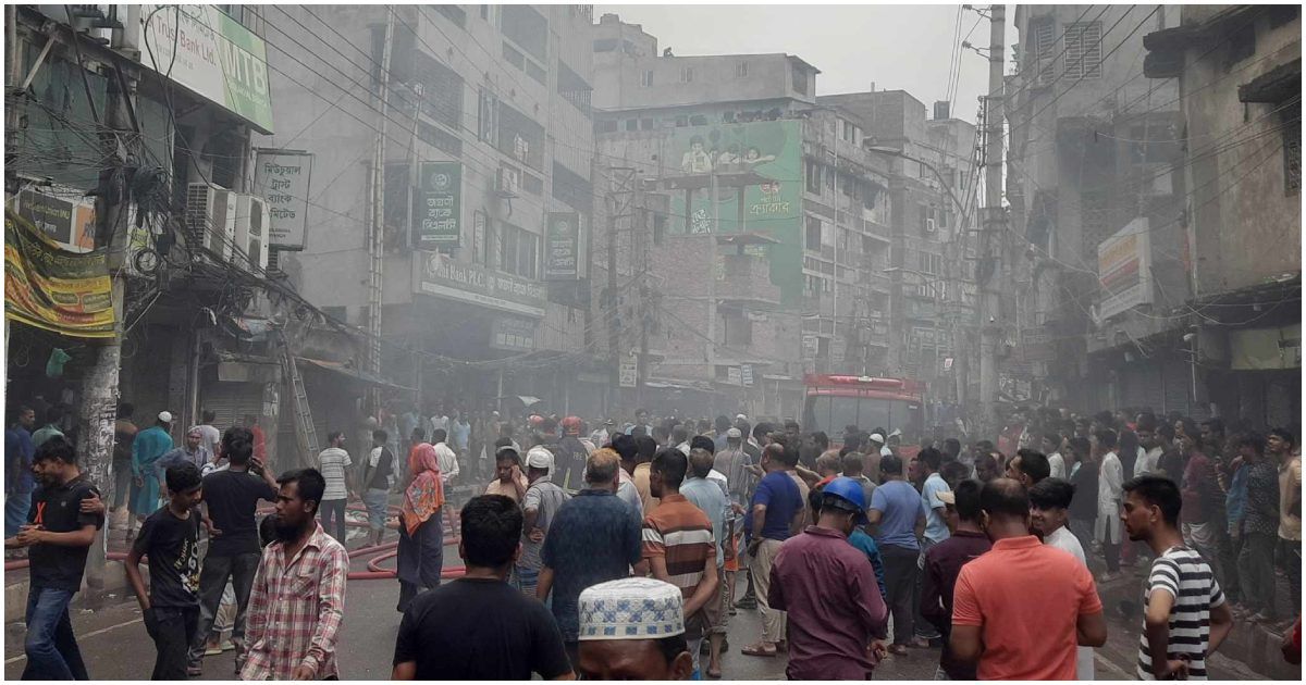 এক ঘণ্টা পর নিভল ধোলাইখালের মিউচুয়াল ট্রাস্ট ব্যাংকের আগুন