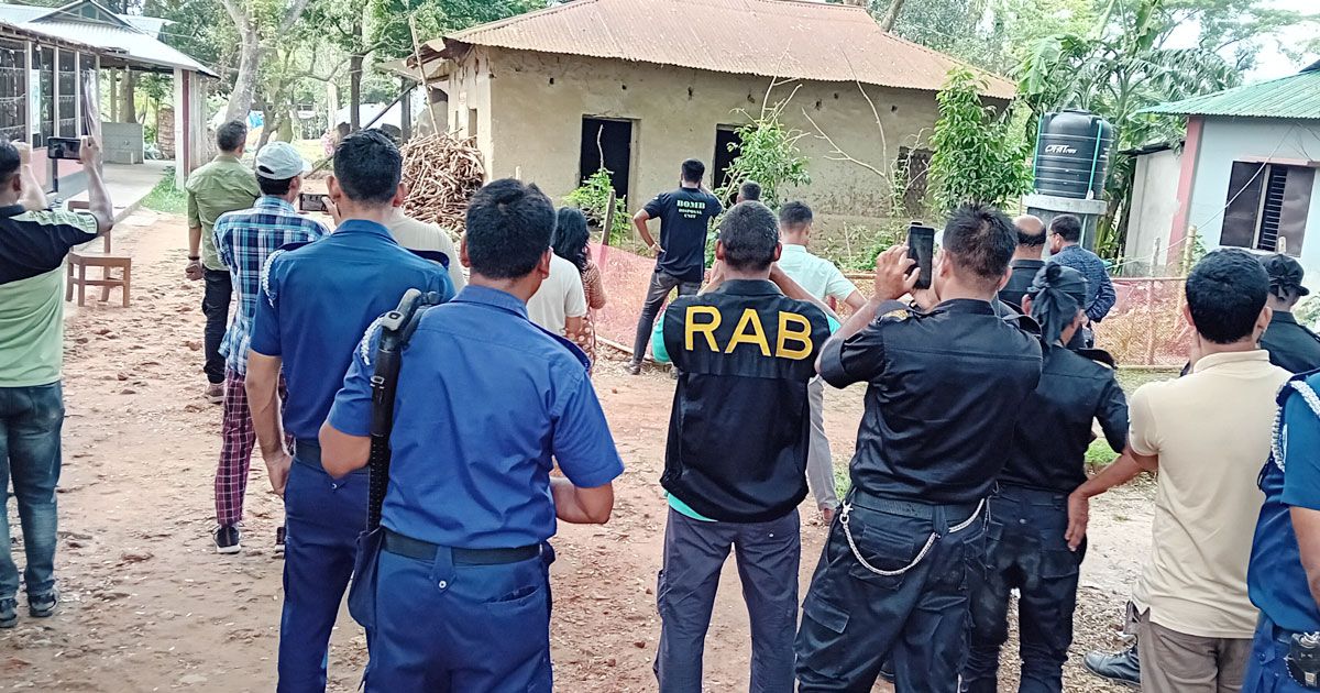কাপাসিয়ায় বোমা আতঙ্কে ৬ ঘণ্টা অচল ভূমি অফিস
