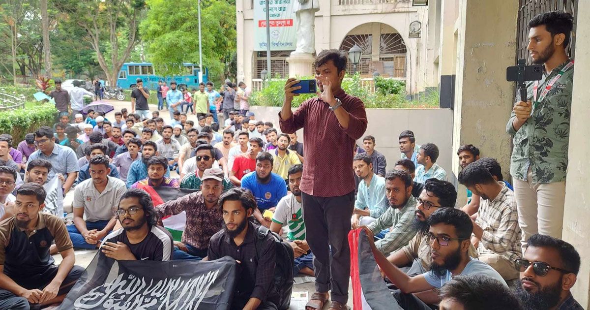 স্বপ্নীলের স্থায়ী বহিষ্কার চান কুবি শিক্ষার্থীরা