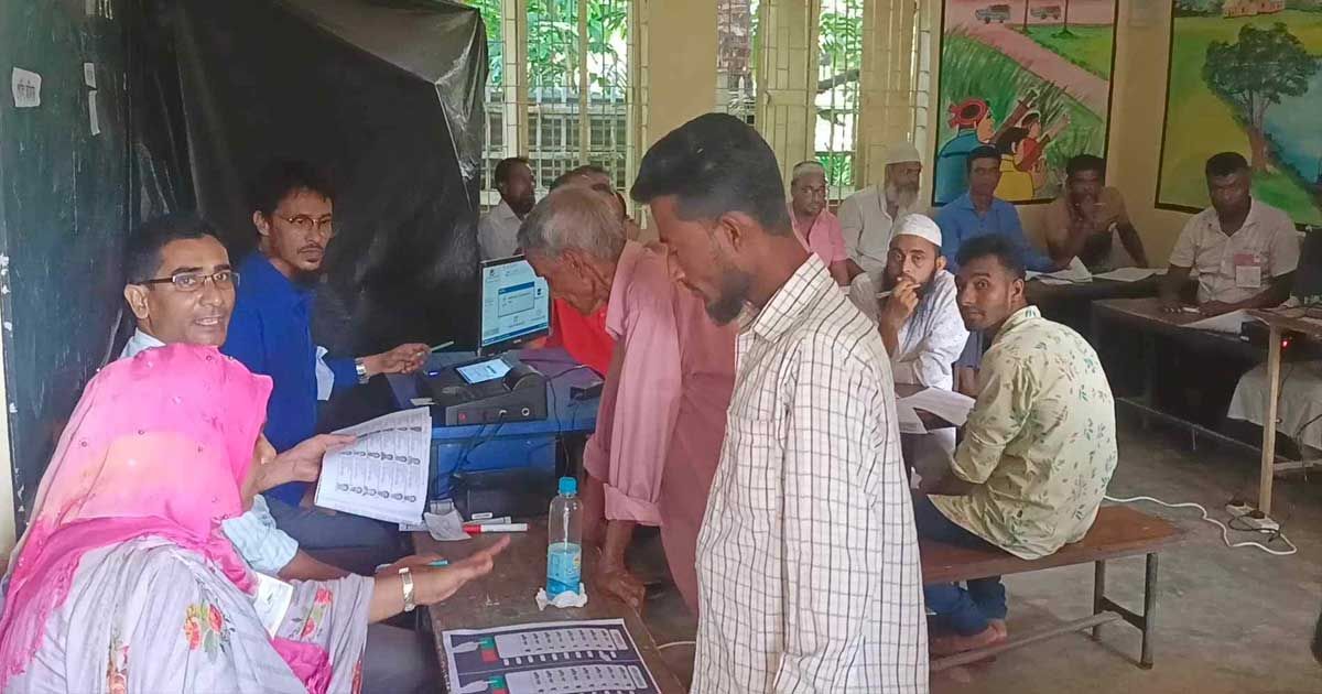 চার-ঘণ্টায়-ভোট-পড়েছে-১৭-শতাংশ-ইসি

