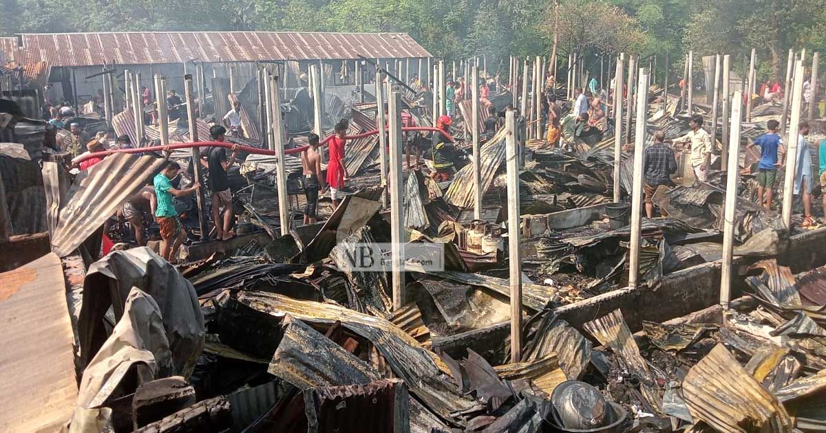 কালিয়াকৈরে-কলোনিতে-আগুন-পুড়ল-শতাধিক-ঘর
