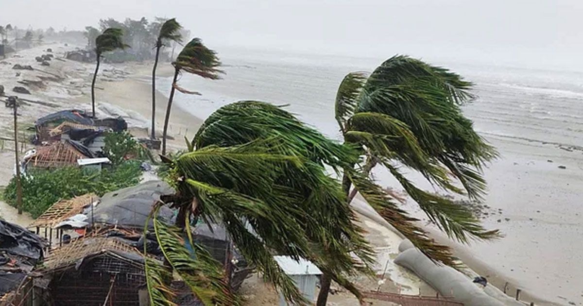 টেকনাফে-তীব্রগতির-বাতাস-শুরু-হয়েছে-ভারি-বৃষ্টি