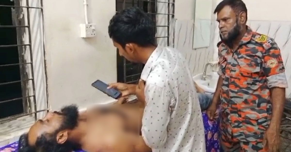 পল্লী-বিদ্যুৎ-কর্মীকে-উদ্ধার-করল-ফায়ার-সার্ভিস