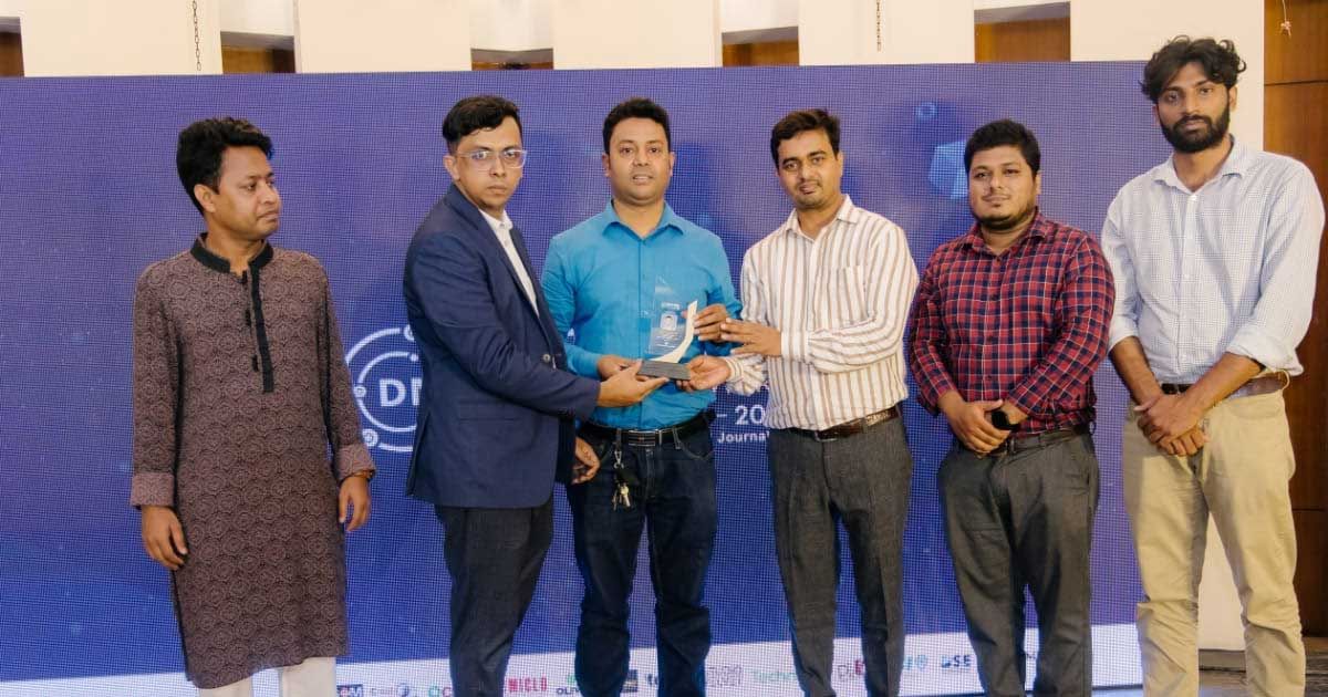 সাংবাদিক ও গুণীজনদের পুরস্কার দিল ডিজিটাল মিডিয়া ফোরাম