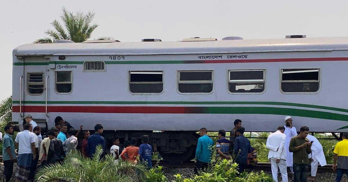 রাণীনগরে-বিকল-বরেন্দ্র-এক্সপ্রেস-আড়াই-ঘণ্টা-পর-স্বাভাবিক-হলো-যোগাযোগ
