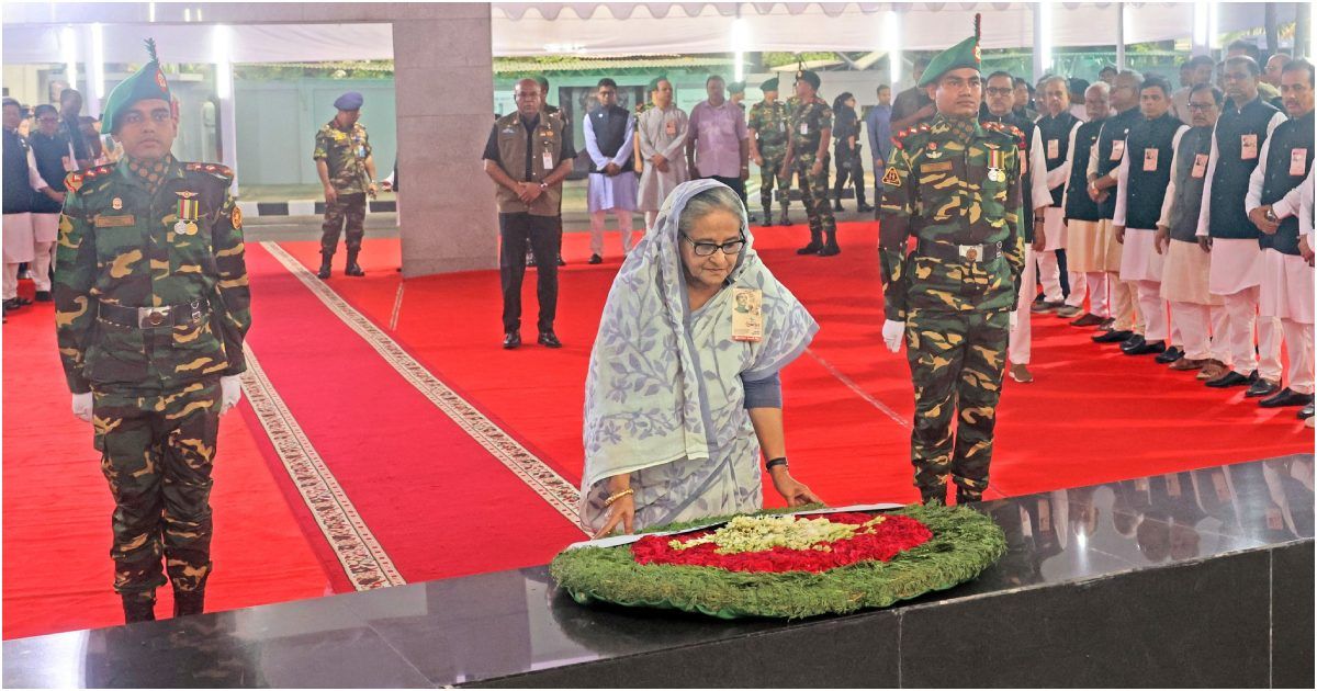 ৬ দফা দিবসে বঙ্গবন্ধুর প্রতিকৃতিতে শ্রদ্ধা প্রধানমন্ত্রীর