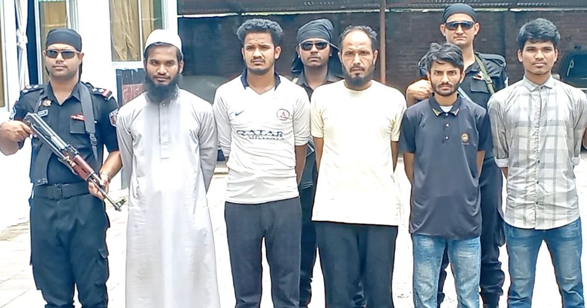 রোহিঙ্গা-নেতা-মুহিবুল্লাহ-হত্যার-পরিকল্পনাকারীসহ-গ্রেপ্তার-৫