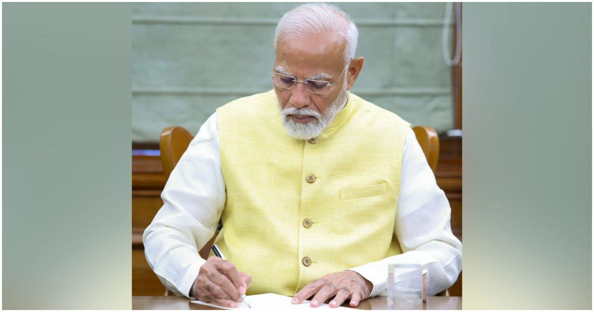 তৃতীয় মেয়াদে দায়িত্ব নিয়েই কৃষক কল্যাণ নথিতে সই মোদির