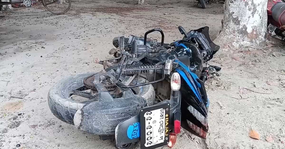 ট্রাকে পিষ্ট মোটরসাইকেল চালক
