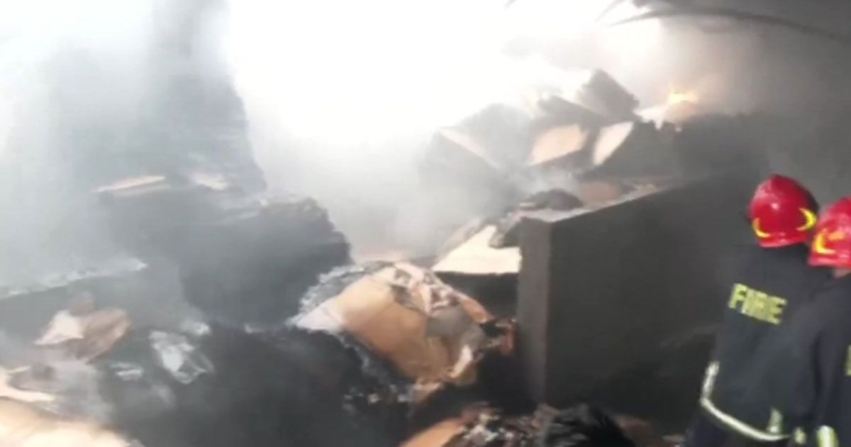 চট্টগ্রামে ঝুট গুদামের আগুন নিয়ন্ত্রণে