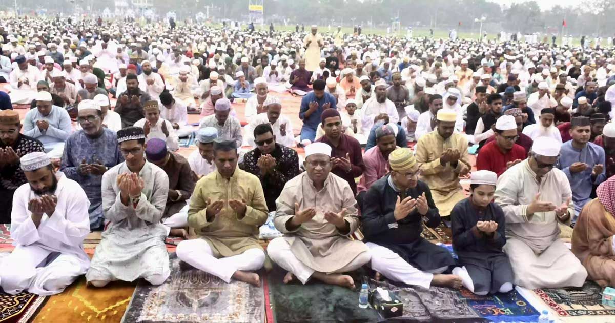 গোর-এ-শহীদ-ময়দানে-৩-লাখ-মুসল্লির-ঈদের-নামাজ-আদায়