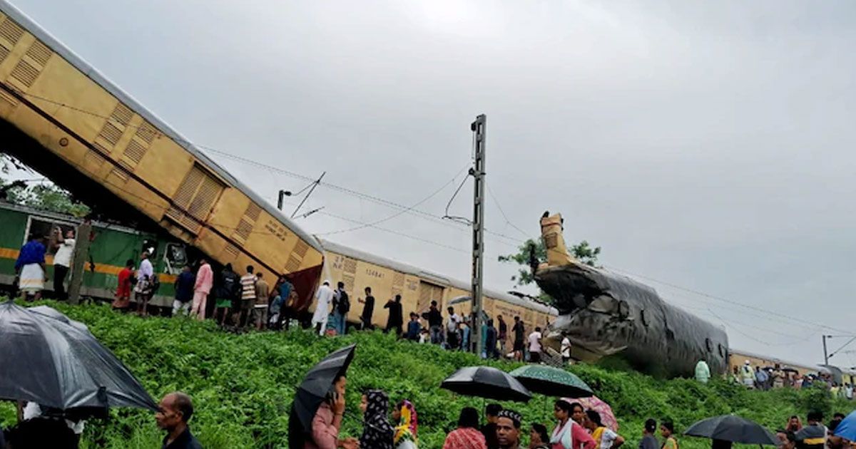দার্জিলিংয়ে-কাঞ্চনজঙ্ঘা-এক্সপ্রেসে-মালবাহী-ট্রেনের-ধাক্কা-নিহত-১৫