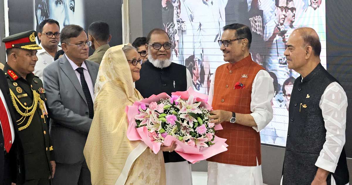 ভারতে সফর শেষে দেশে ফিরেছেন প্রধানমন্ত্রী
