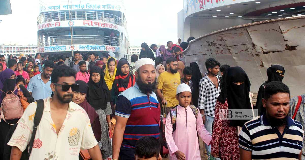 ছুটি শেষে ঢাকায় ফিরছে মানুষ, সদরঘাটে যাত্রীর চাপ