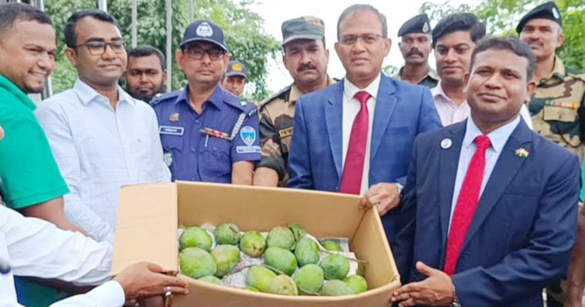 ত্রিপুরার-মুখ্যমন্ত্রীকে-আম-ইলিশ-ও-মিষ্টি-পাঠালেন-শেখ-হাসিনা