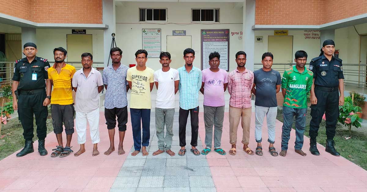 পণ্যবাহী গাড়ি থেকে চাঁদা আদায় করতেন তারা