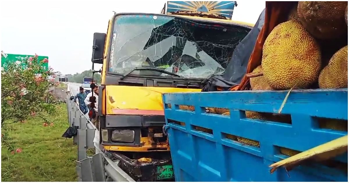 বঙ্গবন্ধু-এক্সপ্রেসওয়েতে-ট্রাকের-পেছনে-ট্রাকের-ধাক্কা-আহত-৪