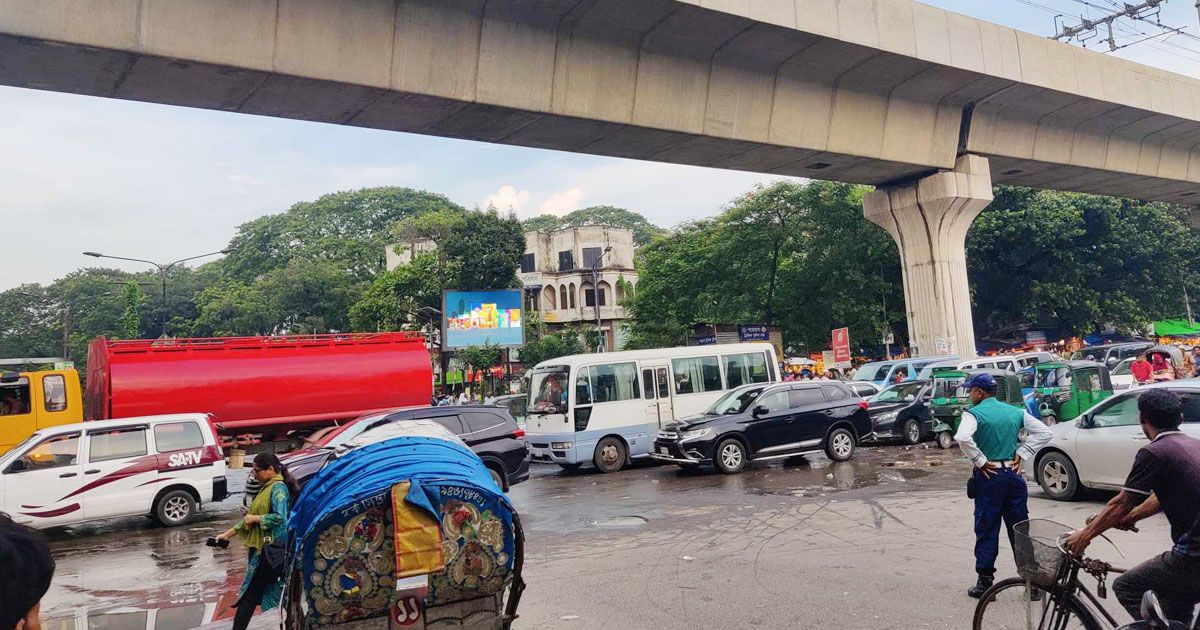 ছয়-ঘণ্টা-অবরোধের-পর-শাহবাগ-মোড়-ছেড়েছেন-শিক্ষার্থীরা