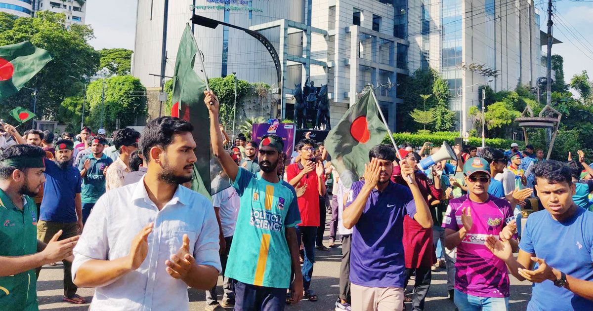 শাহবাগসহ আশপাশের চার মোড়ে কোটাবিরোধীদের অবরোধ