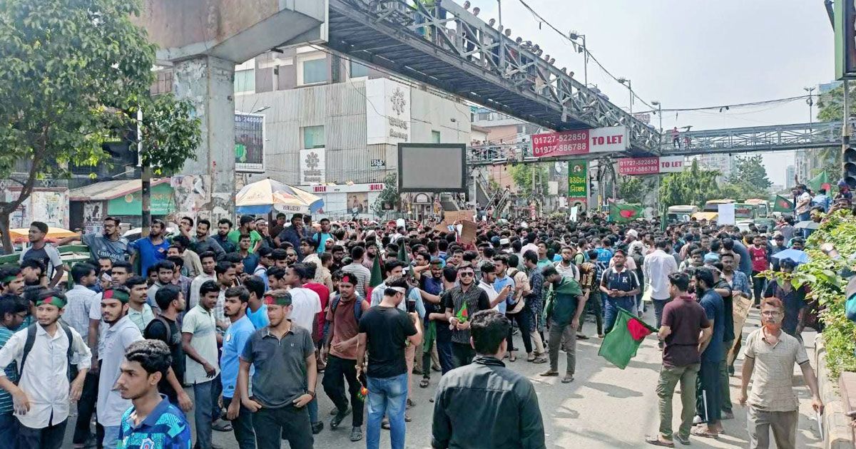 শাহবাগসহ আশপাশের চার মোড়ে কোটাবিরোধীদের অবরোধ