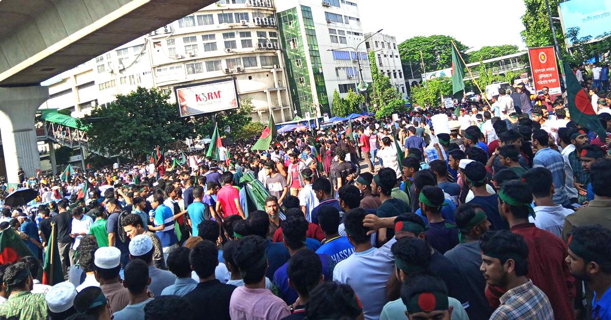 শাহবাগসহ-আশপাশের-চার-মোড়ে-কোটাবিরোধীদের-অবরোধ