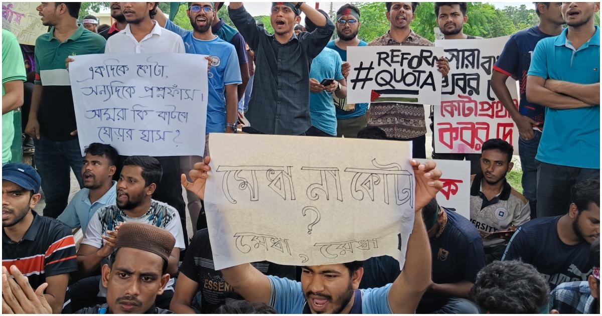 ঢাকা-রাজশাহী রেললাইন অবরোধ রাবি শিক্ষার্থীদের 