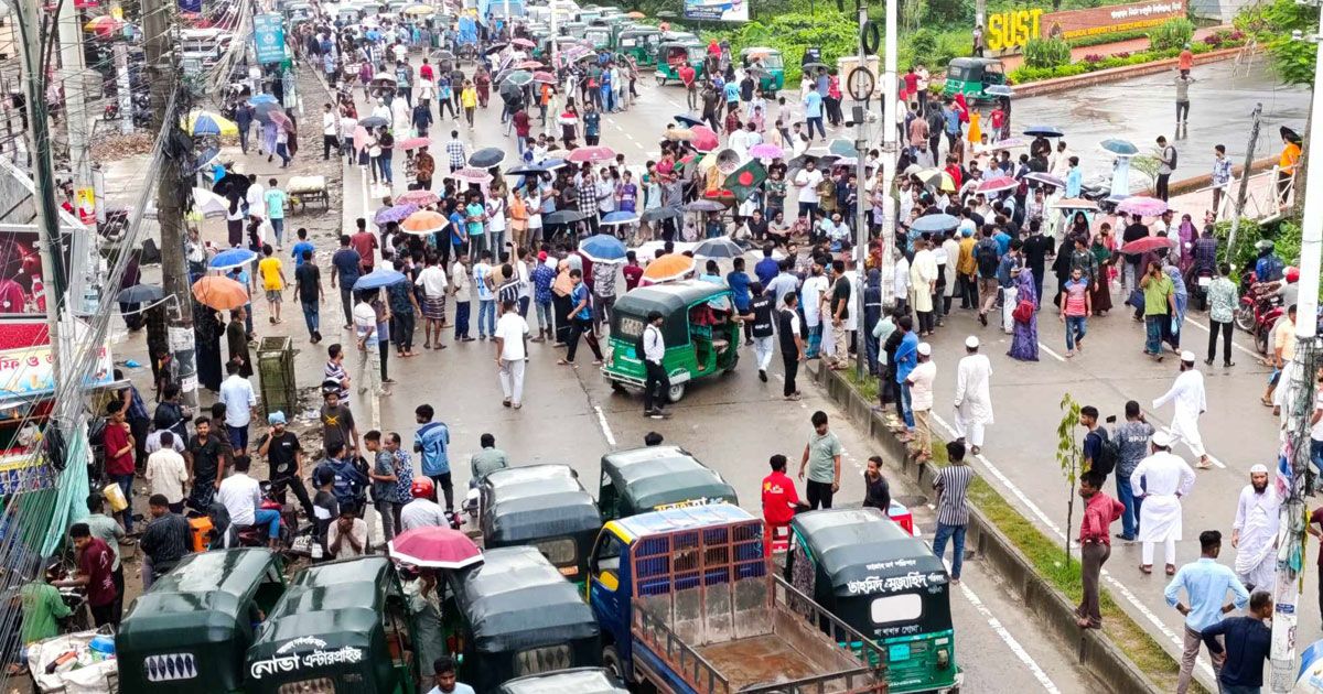 সিলেট-সুনামগঞ্জ-সড়ক-অবরোধ-শাবি-শিক্ষার্থীদের
