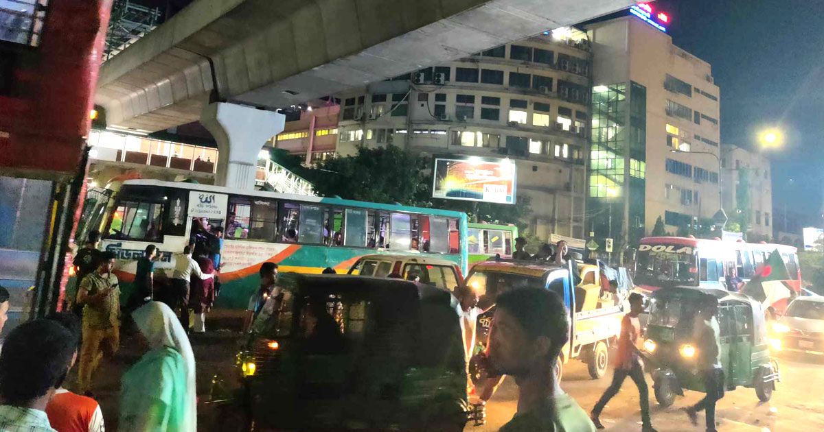 বৃহস্পতিবার ফের ‘বাংলা ব্লকেড’, শাহবাগ ছাড়লেন শিক্ষার্থীরা