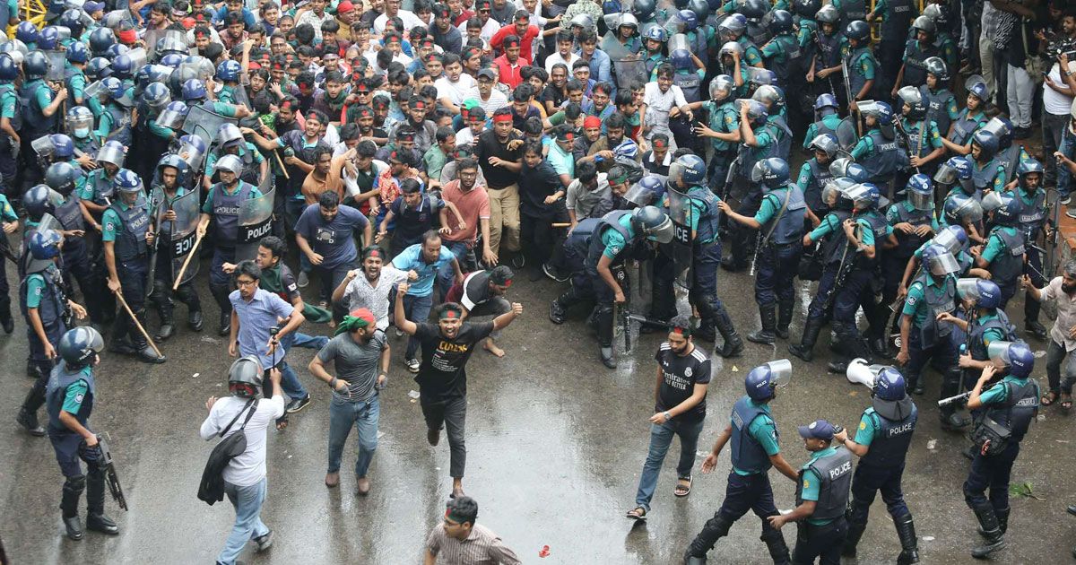 সময়-টিভির-রিপোর্টার-ও-ক্যামেরাম্যানকে-ধাওয়া