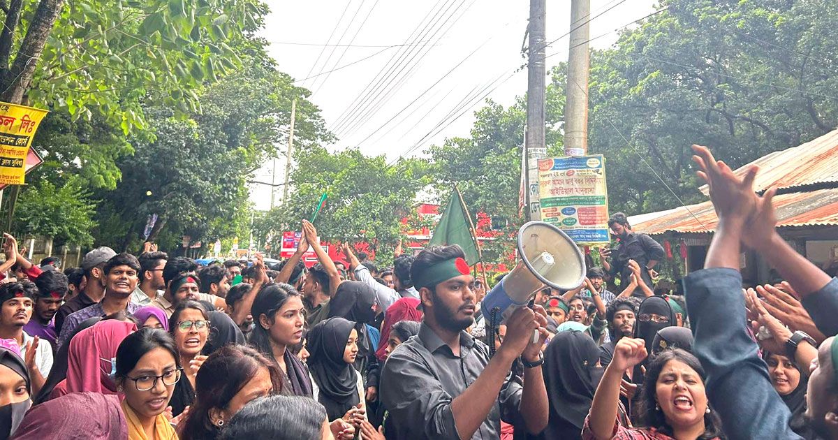 পুলিশি-হামলার-প্রতিবাদে-কুবি-শিক্ষার্থীদের-বিক্ষোভ