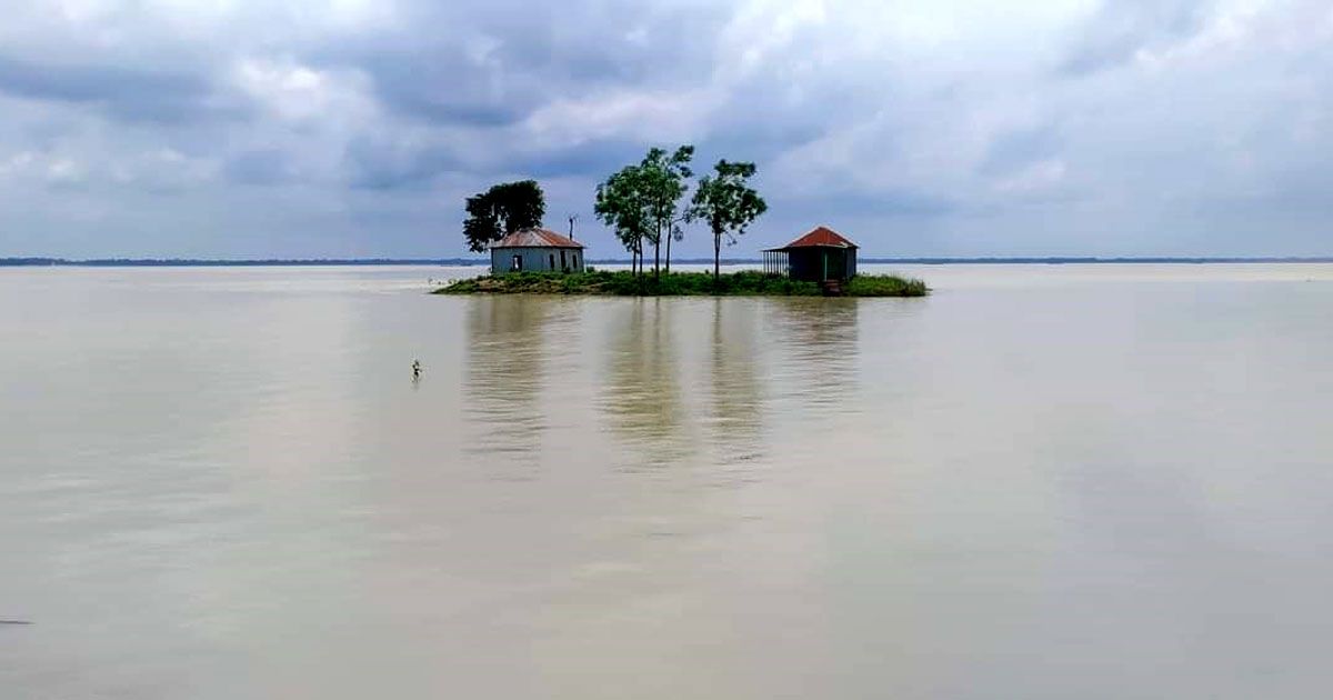 ফের-বাড়ছে-যমুনার-পানি-ডুবছে-নতুন-নতুন-এলাকা