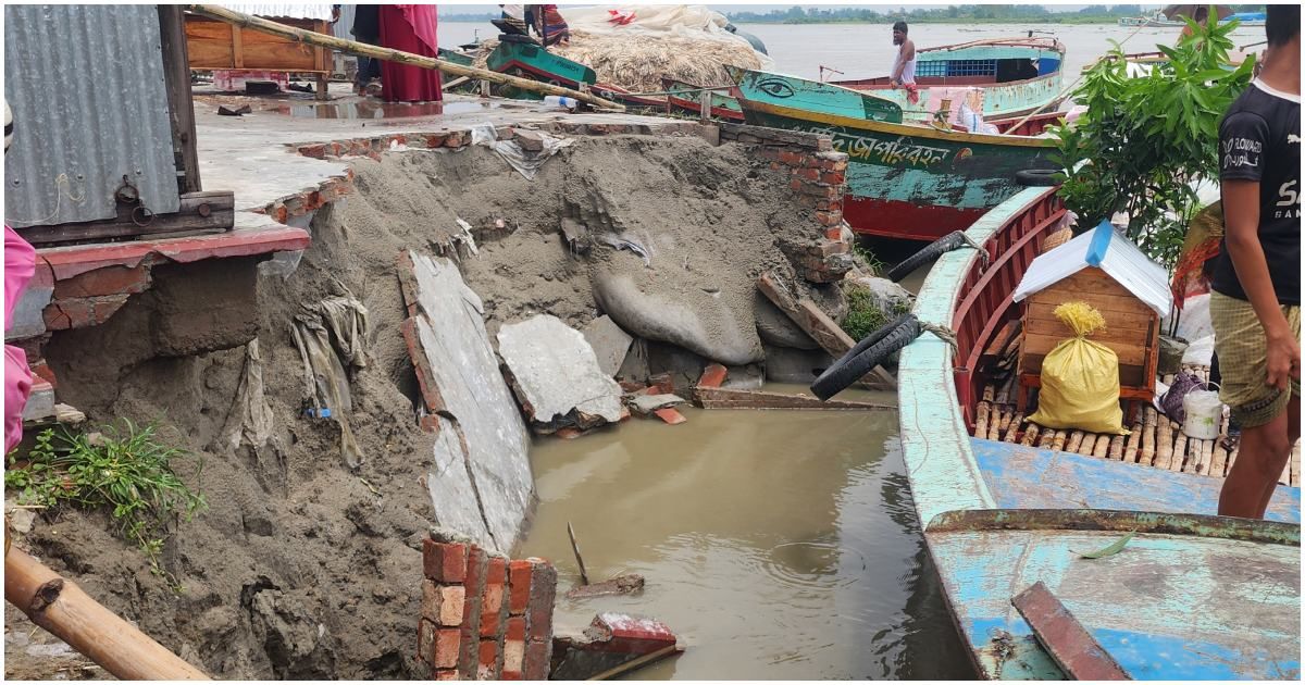 ৫০-বছরের-দোকান-নদী-গিলে-খাইছে
