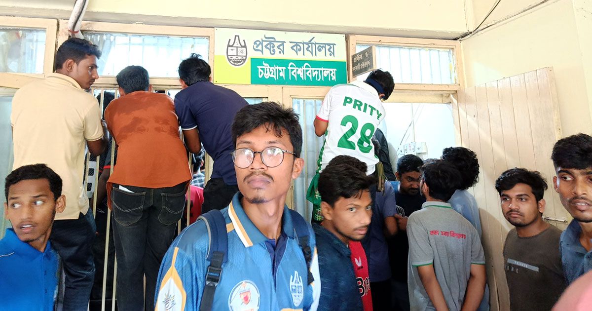 চবিতে ছাত্রলীগের দফায় দফায় হামলা, ছাত্রীদের হেনস্তা